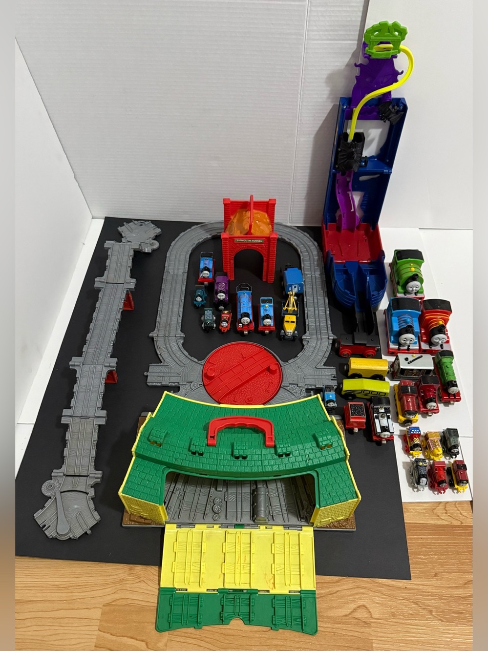 Thomas & Friends Take-n-Play Diecast Train & Playset Lot - Tidmouth Sheds